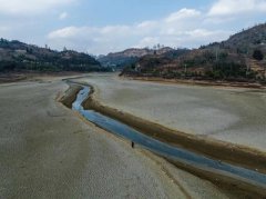 贵州毕节缺水持续:居民买